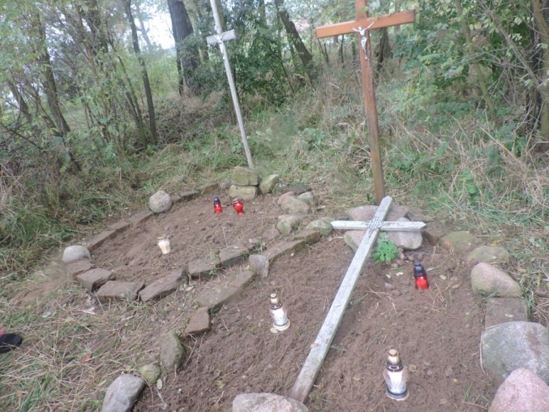 Zuchy sprzątanie grobów